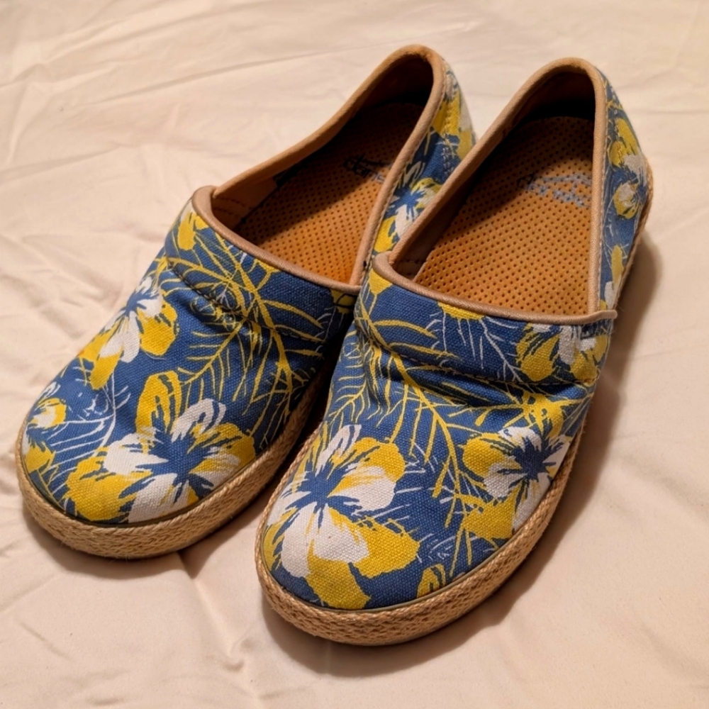 Dansko Clogs Victoria Tahiti 37 EU (6.5-7 US) Canvas Shoes Floral Blue Yellow